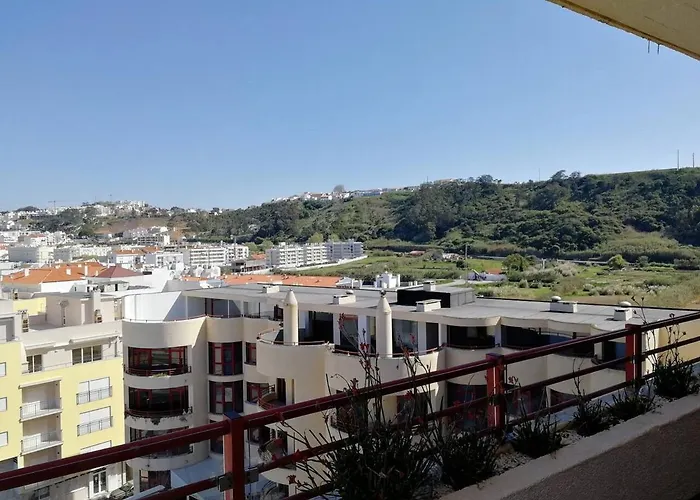 2 Bed Flat - Sleeps 4 - Parking - Wifi Lägenhet Nazaré