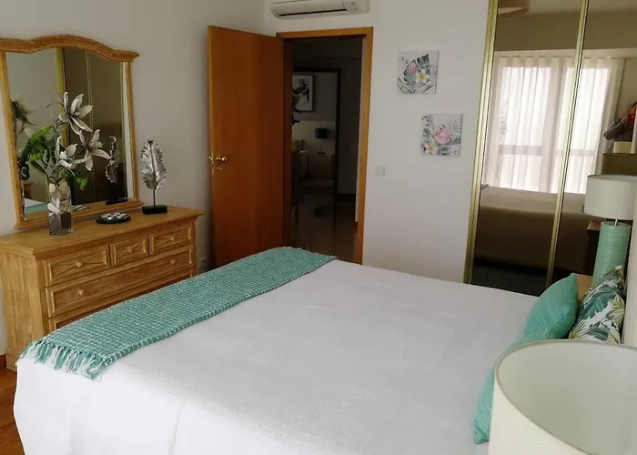 2 Bed Flat - Sleeps 4 - Parking - Wifi Lägenhet Nazaré
