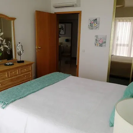 2 Bed Flat - Sleeps 4 - Parking - Wifi דירה נאזרה