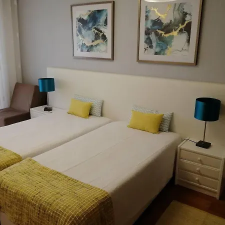2 Bed Flat - Sleeps 4 - Parking - Wifi * נאזרה