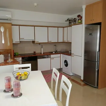 2 Bed Flat - Sleeps 4 - Parking - Wifi * Nazaré