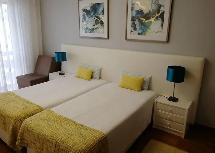 2 Bed Flat - Sleeps 4 - Parking - Wifi * Nazaré