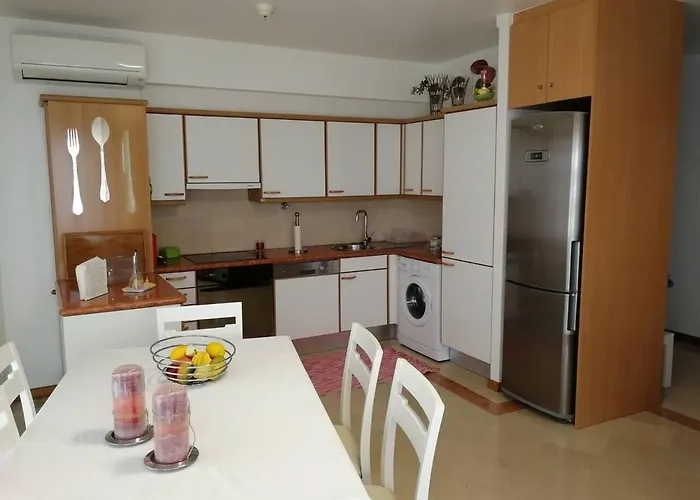 2 Bed Flat - Sleeps 4 - Parking - Wifi * Nazaré